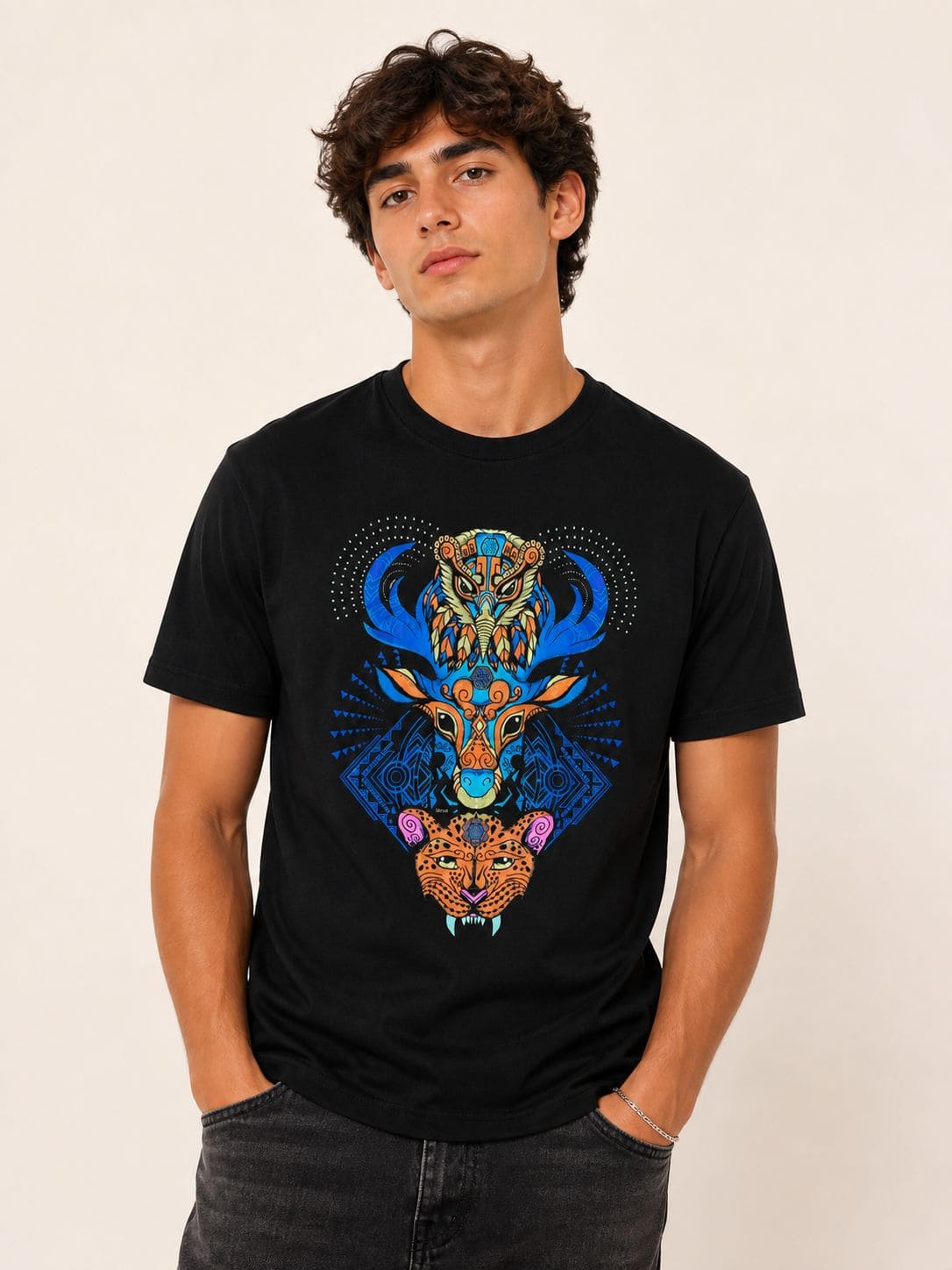 Playera Relaxed Fit Negro Totem Cosmico Huichol