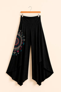 Falda Pantalón Larva con caída con estilo yogui.