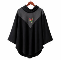 Poncho negro con colibrí bordado